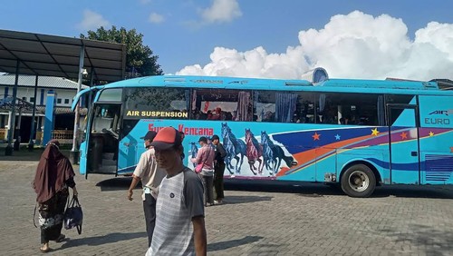 Situasi di Terminal Mandalika pada Senin (24/4/2023) masih tampak lengang menjelang puncak arus balik Lebaran.