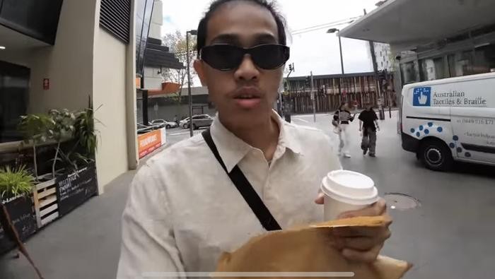 Bima Yudho viral di media sosial usai mengkritik Lampung. Kini, ia kembali dikritik netizen lantaran menyampaikan kritikan tanpa etika.