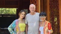 Cinta Laura menjadi sorotan gegara penampilannya saat mengucapkan selamat lebaran. Dok. Instagram