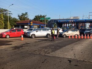 Lalin ke Puncak Bogor Padat Pagi Ini, Tol Jagorawi Terapkan Contraflow