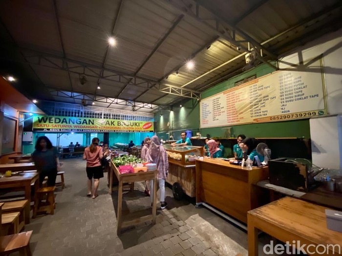 Dikunjungi Ganjar Pranowo, Ini Wedangan Pak Basuki yang Legendaris di Solo