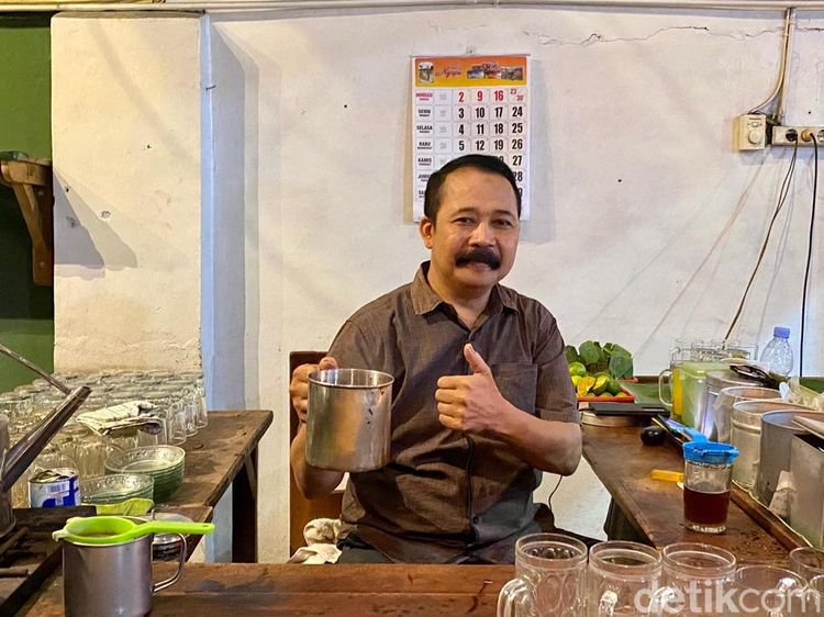 Wedangan Pak Basuki Terkenal di Solo, Pernah Dikunjungi Ganjar Pranowo!