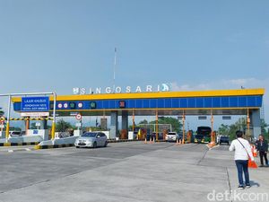 Exit Tol Karanglo Malang Dipadati Kendaraan Menuju Kota Batu