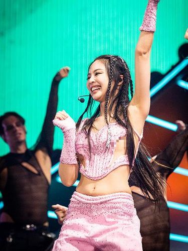 Gaya Jennie BLACKPINK di Coachella Bikin Salfok, Pakai Kostum Underboob