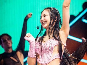 Waduh, Kostum Jennie BLACKPINK Bikin Netizen Salfok!
