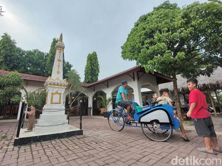 Tangsel Punya Tugu Jogja Mini, Letaknya di Tempat Makan yang Ramah Anak