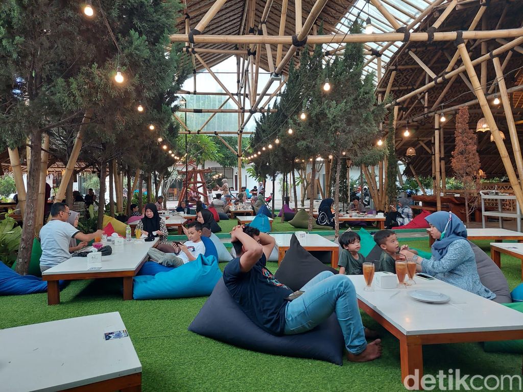 Gubug Berkah Resto di Tangerang Selatan