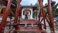 Banyak spot foto yang bisa kamu temukan di dalam kawasan restoran.
