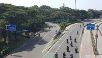 Arus lalu lintas yang sepi ini bertepatan dengan cuti bersama yang ditetapkan pemerintah pada 19-21 April dan 24-25 April 2023.