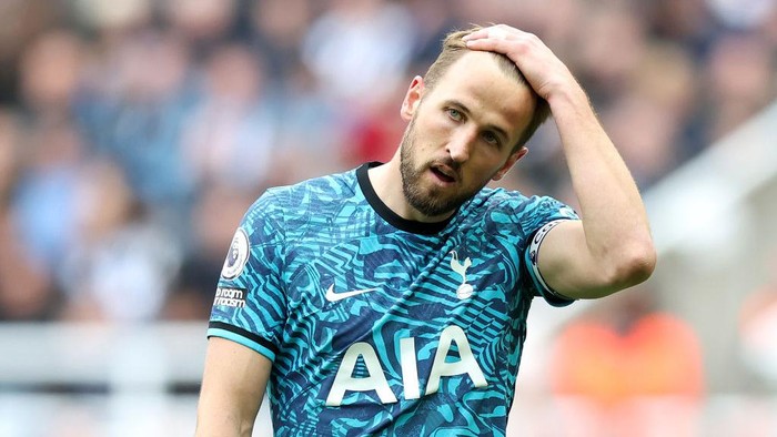 NEWCASTLE UPON TYNE, ENGLAND - APRIL 23: Harry Kane of Tottenham Hotspur looks dejected during the Premier League match between Newcastle United and Tottenham Hotspur at St. James Park on April 23, 2023 in Newcastle upon Tyne, England. (Photo by Tottenham Hotspur FC/Tottenham Hotspur FC via Getty Images)