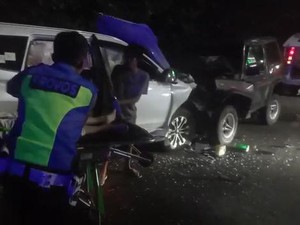 Pajero Adu Banteng dengan Taft di Bojonegoro, Dua Orang Tewas
