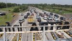 Penumpukan Kendaraan di Exit Tol Jombang-Mojokerto