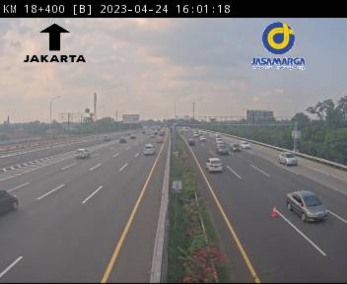 Lalin di Tol Jagorawi diterapkan sistem melawan arus (contraflow) untuk mengurai kemacetan. Contraflow diterapkan untuk kendaraan yang mengarah ke Jakarta. (CCTV BPJT PUPR)