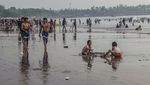 Asyiknya Libur Lebaran di Pantai Anyer