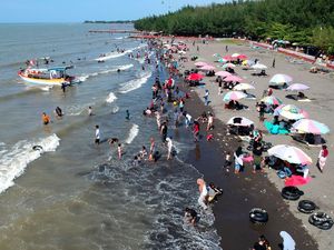 Menikmati Libur Lebaran di Wisata Pantai Utara