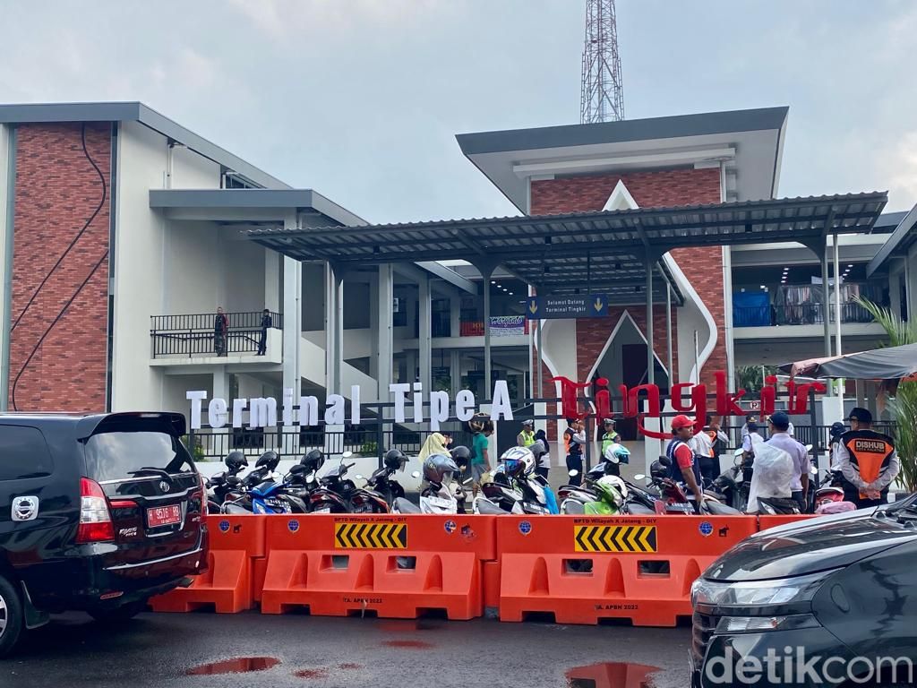Mantap! Soto Kwali Pak Iket yang Gerainya 'Nyempil' di Terminal Salatiga