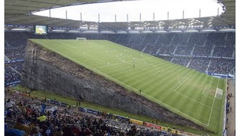 Pertandingan semalam, serasa gravitasi hanya tertuju ke gawang Hotspur. Foto: Twitter
