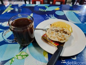 Mencicipi Serabi Legendaris Lembang di Tengah Dinginnya Malam