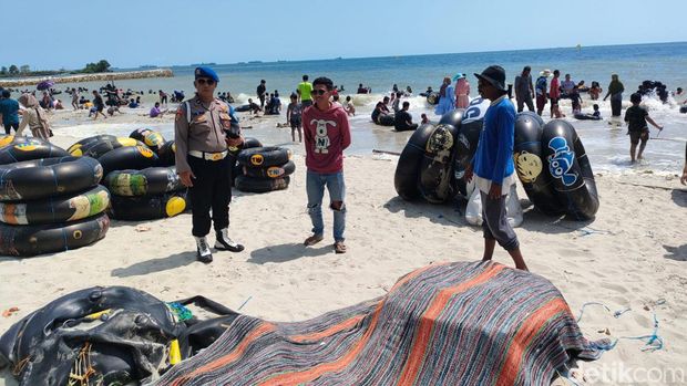 pantai delegan gresik