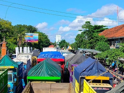 Situasi salah satu kantong parkir yang disediakan di areal parkir jembatan timbang UPPKB Cekik.