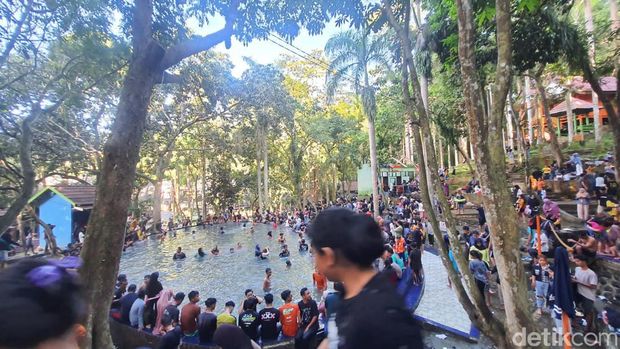 Pemandian Air Panas Lejja di Soppeng.