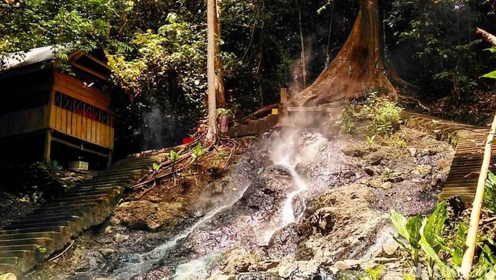 Pemandian Air Panas Lejja di Soppeng.