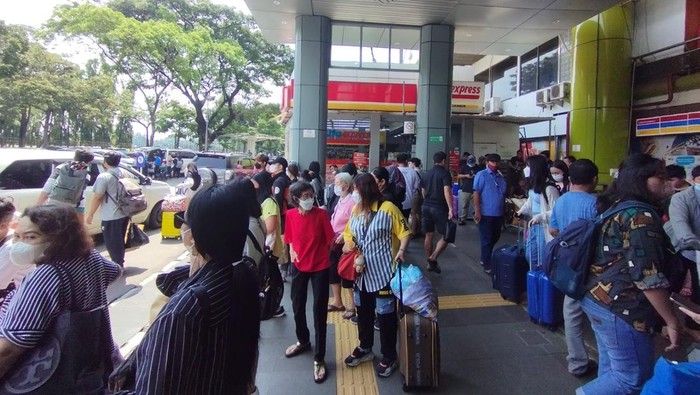 H2 Lebaran Pemudik Mulai Kembali Ke Jakarta Di Stasiun Gambir 3448