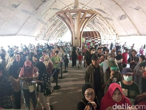 Pengunjung Solo Safari Zoo membeludak saat libur lebaran, Senin (24/4/2023).