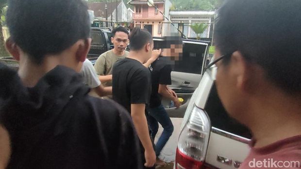 Polisi mengamankan dua pelaku pembunuh Ria Puspita, siswi SMK di Cianjur.