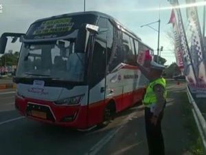 Polisi Sediakan 2 Bus untuk Warga Jombang Balik ke Surabaya Gratis