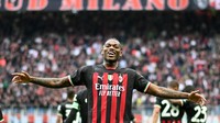 Sektor depan masih jadi pekerjaan rumah Manchester United musim depan. Untuk memperkuat itu, buruan tertuju ke juru gedor AC Milan Rafael Leao. Pemain yang aktif bermain di sisi sayap itu kabarnya memiliki banderol 150 juta euro atau Rp 2,5 triliun lebih. (Foto: REUTERS/DANIELE MASCOLO)