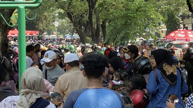 Ragunan diserbu pengunjung di hari ketiga Lebaran (Devi/detikcom)