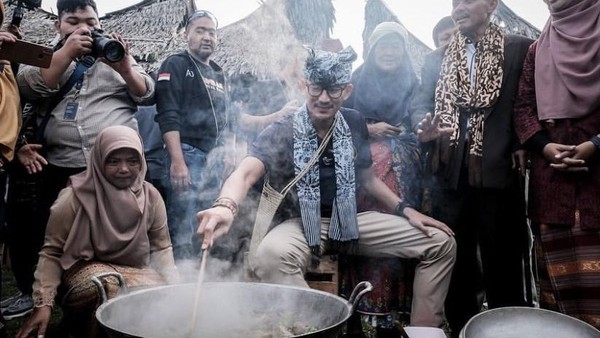 Sandiaga Uno Hobi Kulineran, Ini Momennya Dukung UMKM
