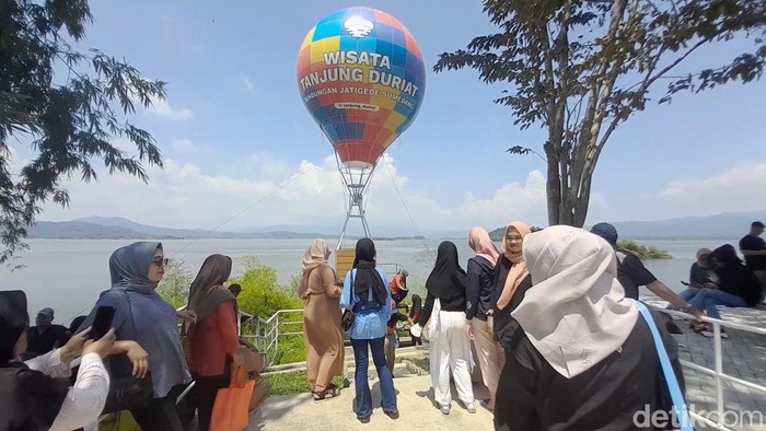 Suasana di Tanjung Duriat, Sumedang, Senin (24/4/2023).