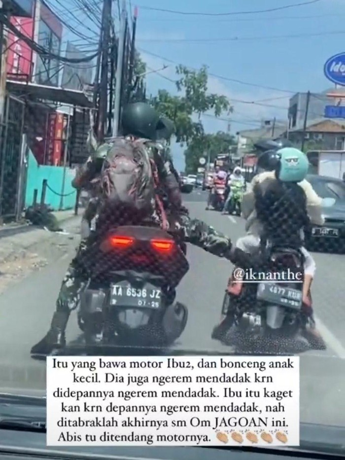 Viral video yang memperlihatkan seorang pemotor yang tampak mengenakan seragam loreng menendang pemotor ibu-ibu yang memboncengkan seorang anak. TNI pun bergerak melacak.