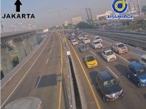 Senin Pagi, Lalin Tol Layang MBZ Arah Cikampek Ramai Lancar