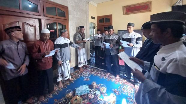 Tradisi mekila di Kampung Kajanan Singaraja.