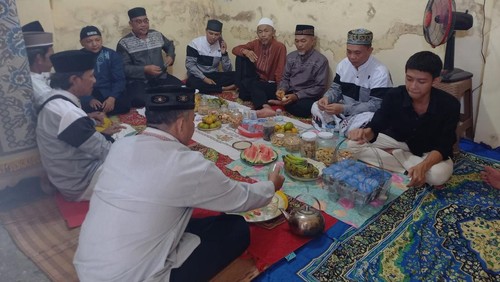 Tradisi mekila di Kampung Kajanan Singaraja.