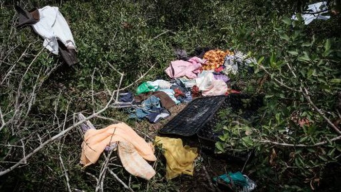 Tumpukan pakaian milik korban sekte sesat Kenya ditemukan di Hutan Shakahola. (Yasuyoshi CHIBA/AFP)