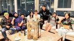 Intip Momen Via Vallen Ngopi dan Piknik Romantis Bareng Suami