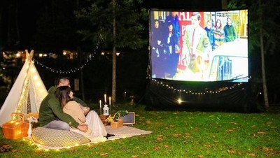 Intip Momen Via Vallen Ngopi dan Piknik Romantis Bareng Suami