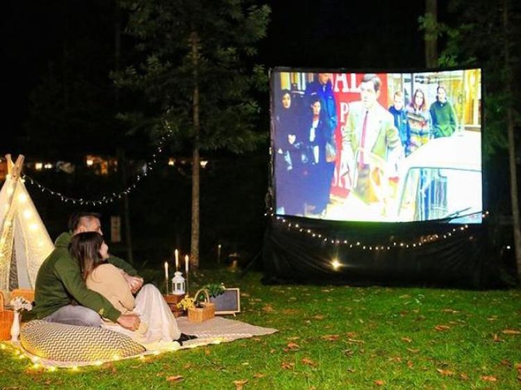 Intip Momen Via Vallen Ngopi dan Piknik Romantis Bareng Suami