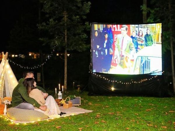 Intip Momen Via Vallen Ngopi dan Piknik Romantis Bareng Suami
