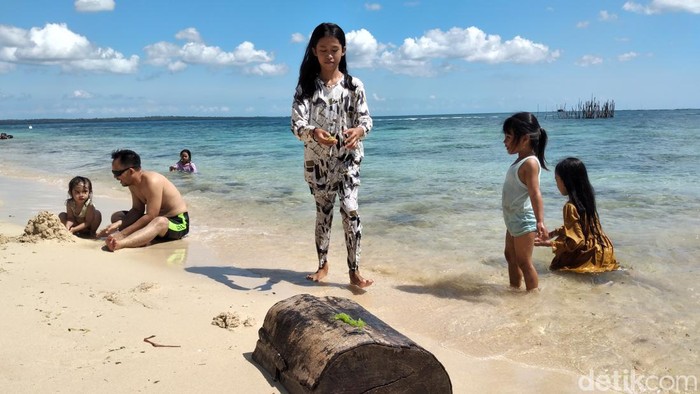 wisata pantai pasir putih kangean sumenep
