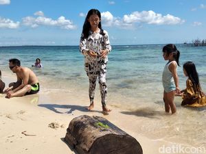 Serunya Liburan Lebaran di Pantai Pasir Putih Sumenep yang Masih Alami