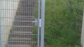 Jangan lupa digembok walau percuma saja. Foto: TeLizardWizard via Bored Panda