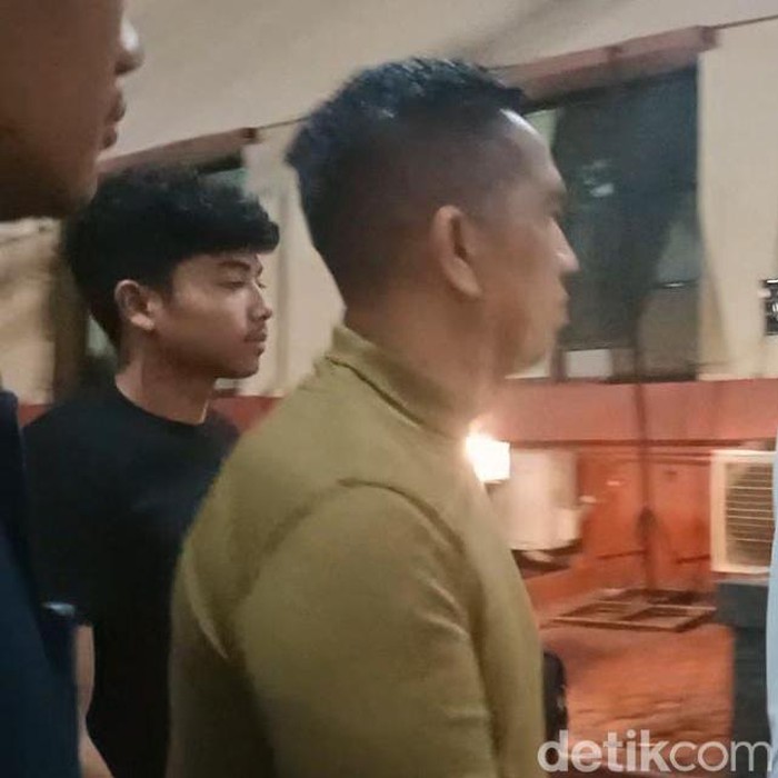 AKBP Achiruddin Hasibuan bersama anaknya Aditya Hasibuan saat mendatangi Ditreskrimum Polda Sumut