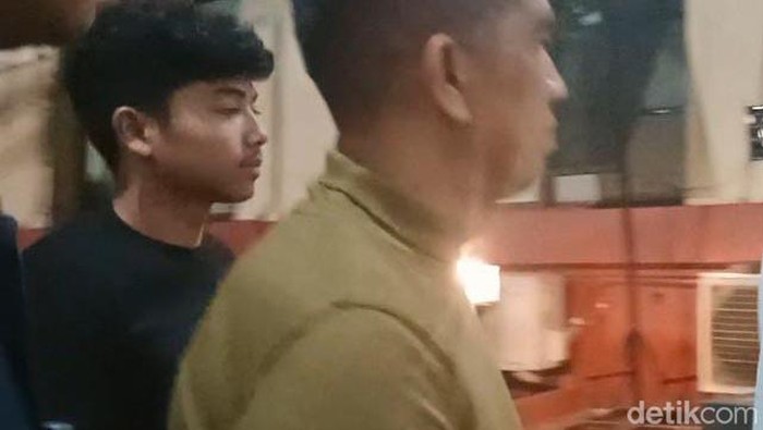 AKBP Achiruddin Hasibuan bersama anaknya Aditya Hasibuan saat mendatangi Ditreskrimum Polda Sumut