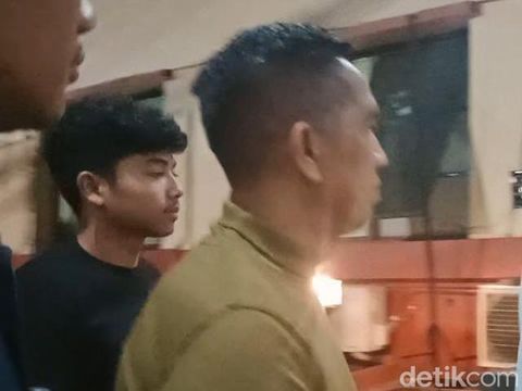 AKBP Achiruddin Hasibuan bersama anaknya Aditya Hasibuan saat mendatangi Ditreskrimum Polda Sumut