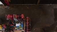 Hal itu dikarenakan sebagian pedagangnya masih mudik lebaran ke kampung halaman mereka.